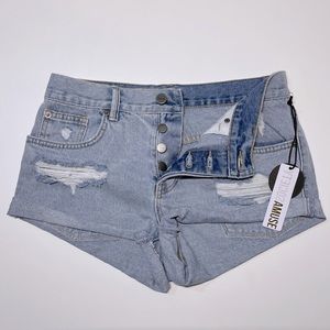 Amuse Society Crossroads denim shorts in sunfade wash, NWT, size 26